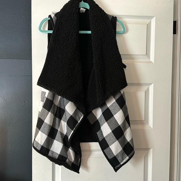 Francesca's Collections Jackets & Blazers - Open front Buffalo check & Sherpa sweater vest. Super cozy!